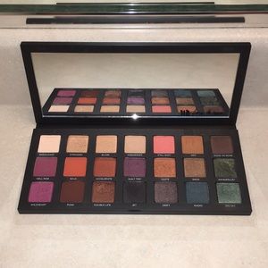 🌴Urban Decay Born To Run Palette🌞